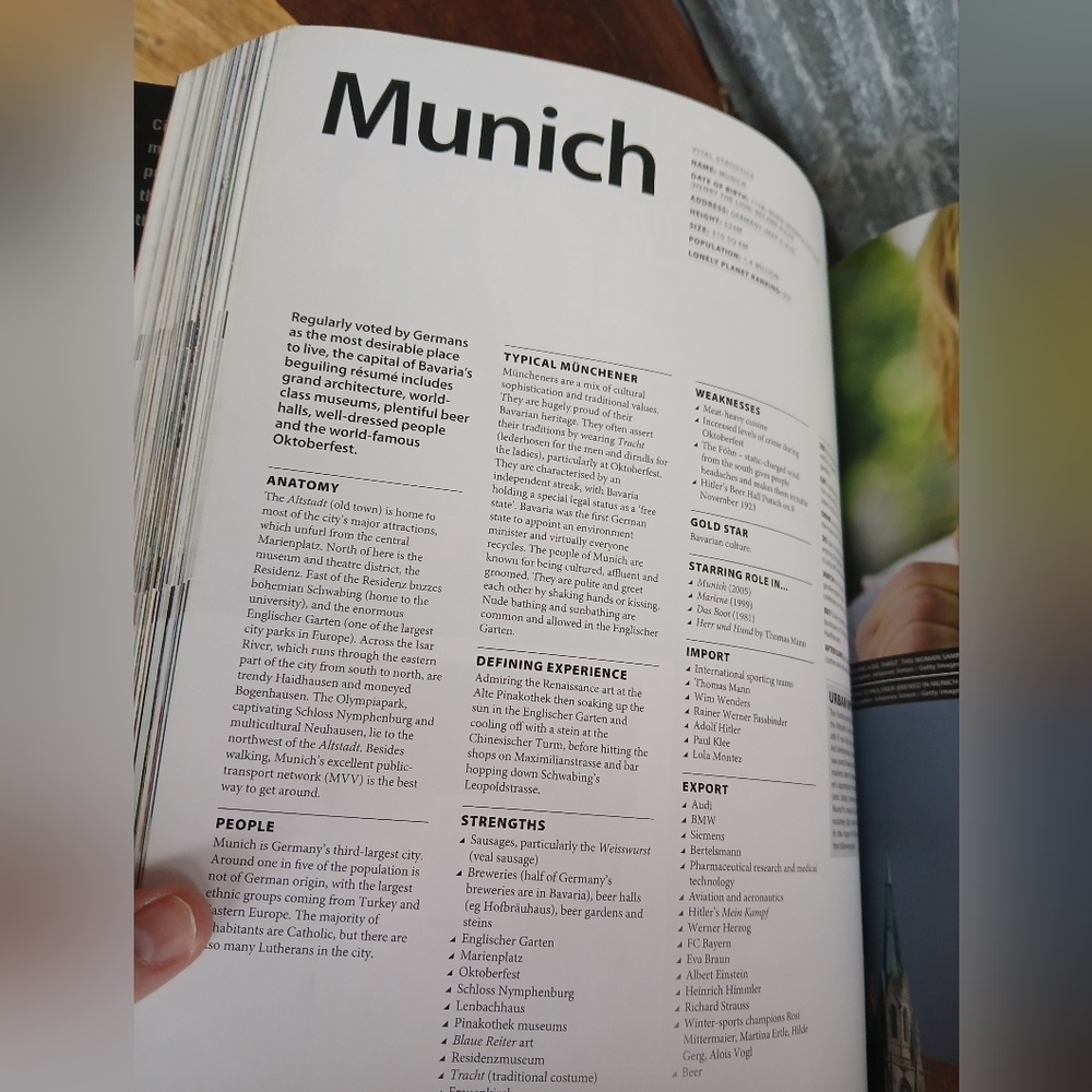 The Cities Book - A Journey THROUGH The Best CITIES in The WORLD - Lonely Planet - Picture 6 of 7
